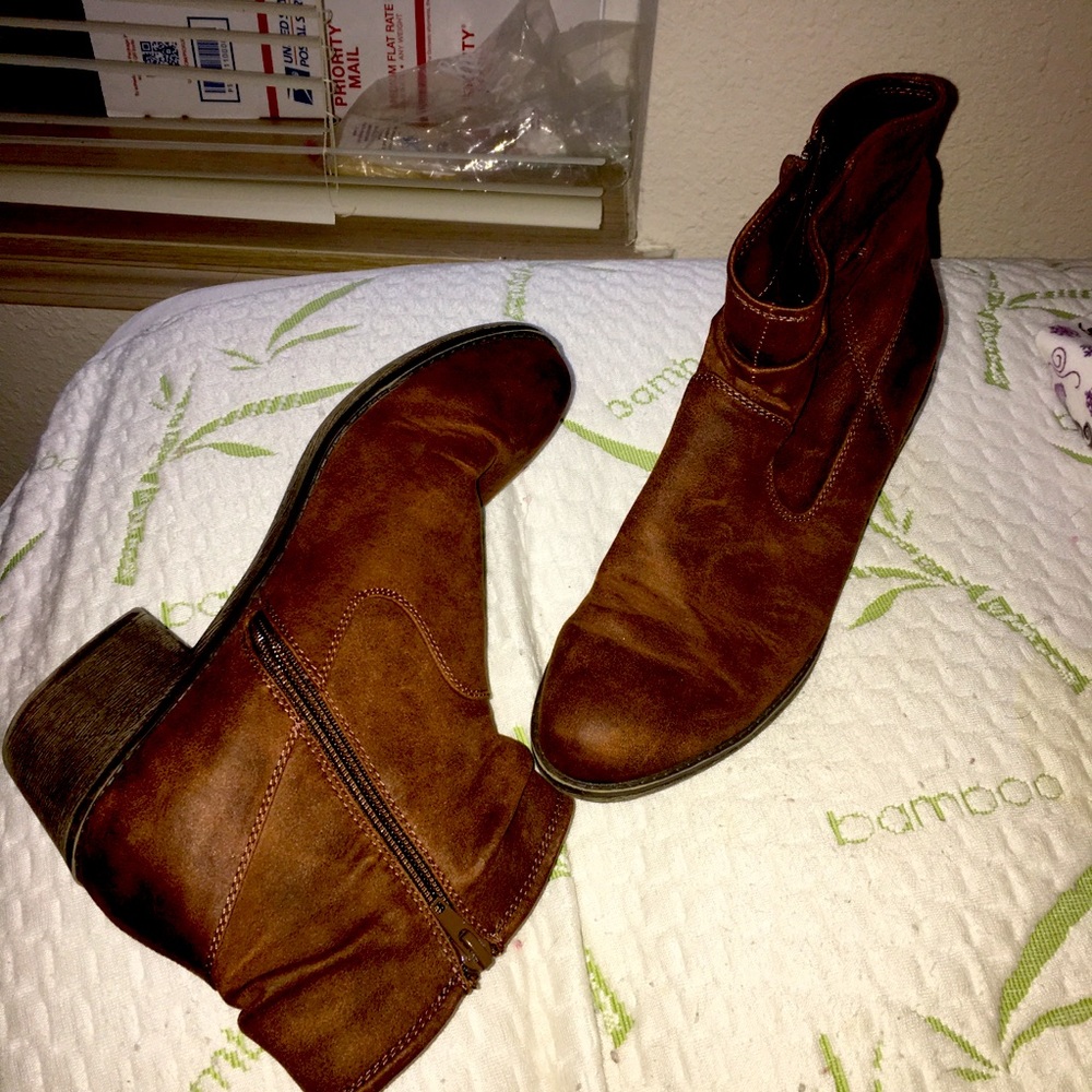 White Mountain Ankle Boots